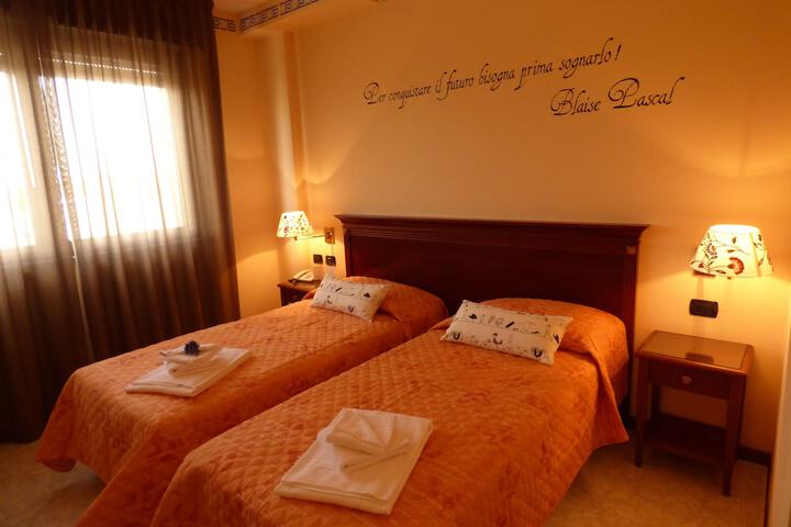 Room 15 of 76