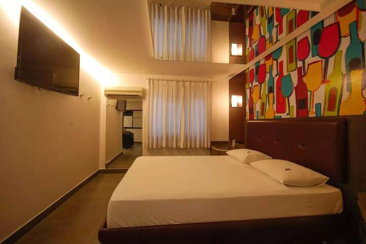 Room 25 of 37