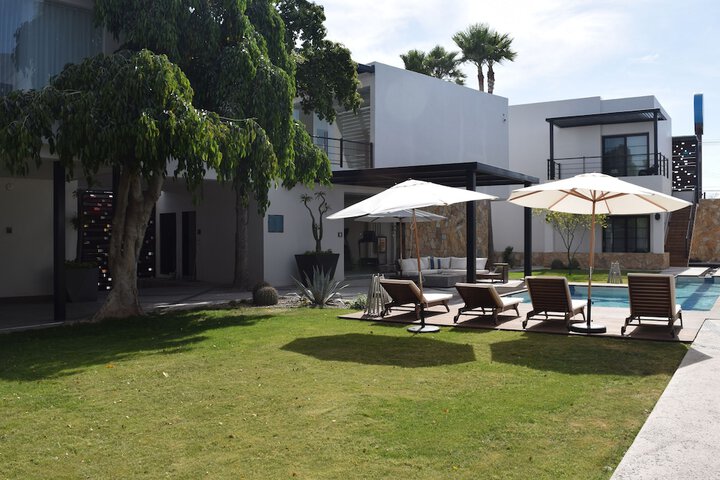 Hotel Exterior 57 of 59