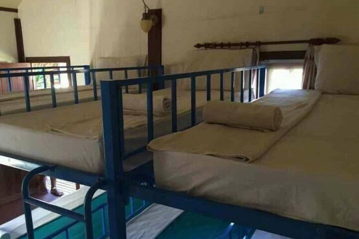 Room 9 of 42