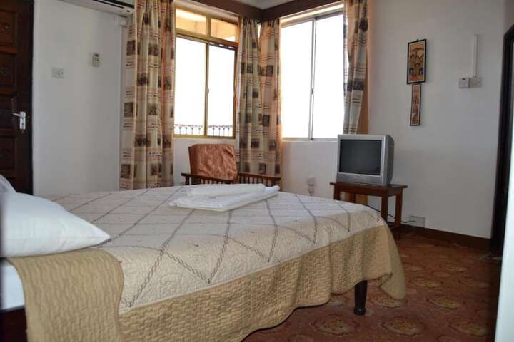 Room 5 of 12