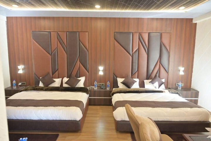 Room 7 of 19