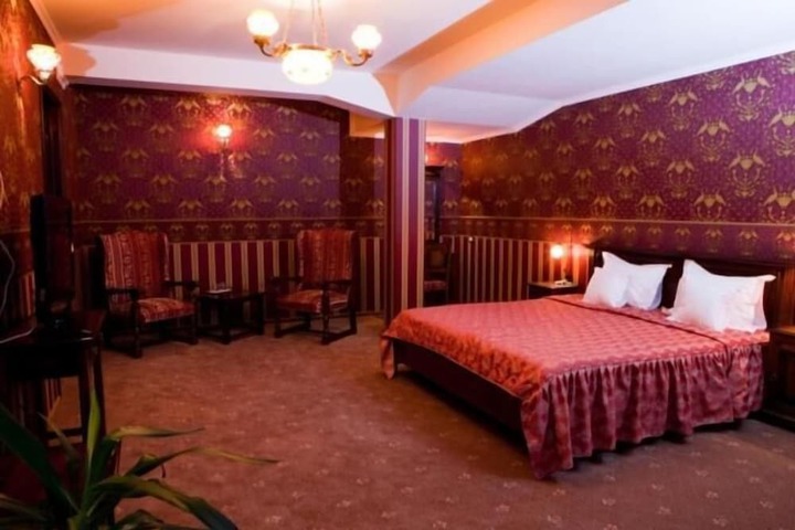 Room 17 of 37