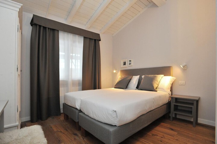 Room 25 of 61