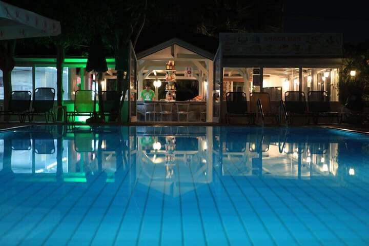 Hotel with Pool
