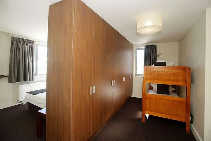 Room 6 of 13