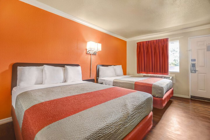 Room 12 of 24