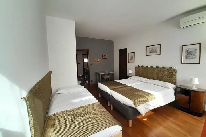 Room 2 of 4