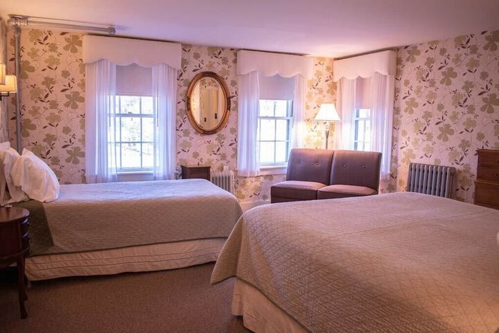 Classic Queen Bed (12 of 15)