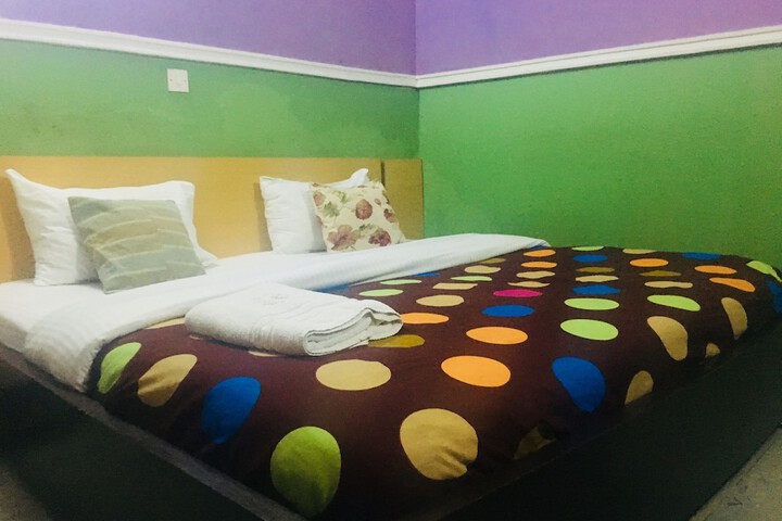 Room 11 of 27