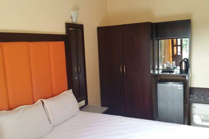 Room 5 of 37
