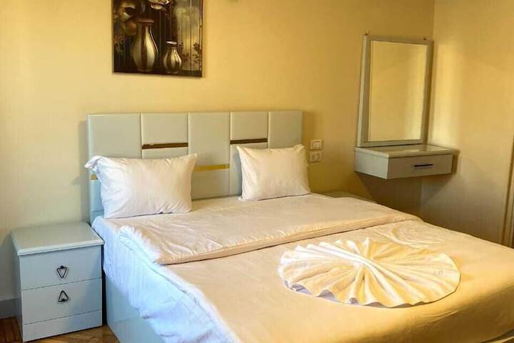 Room 7 of 16