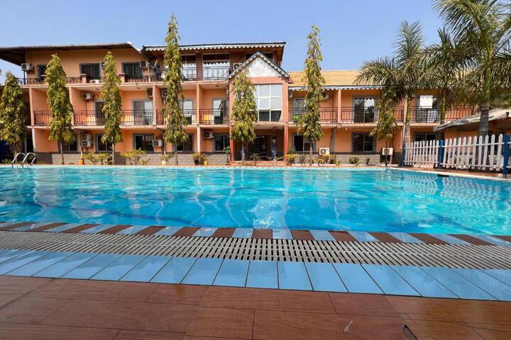 ROYAL HOTEL