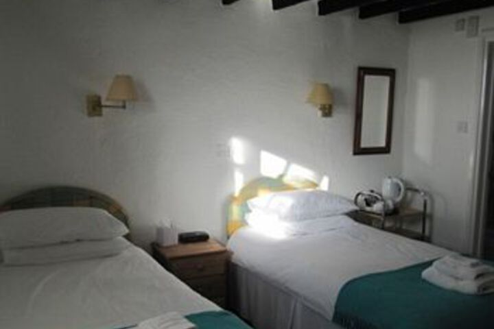 Room 7 of 10