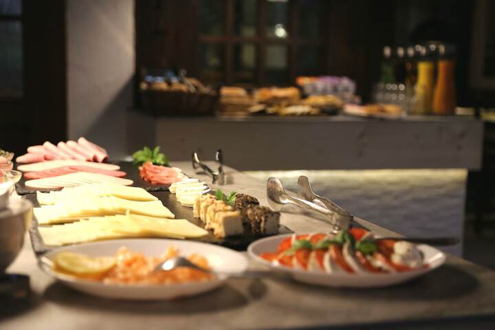 Dining 95 of 130