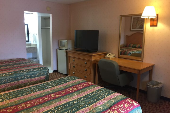Deluxe 2 Queen Beds (4 of 7)