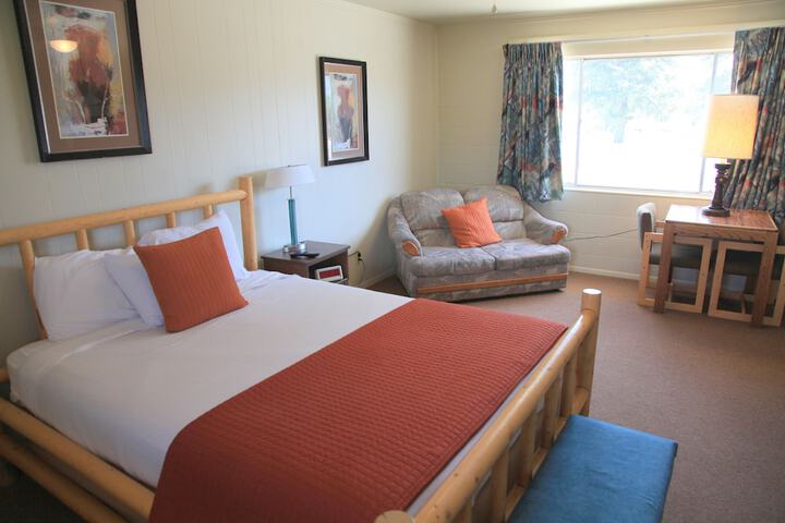 Room 5 of 33