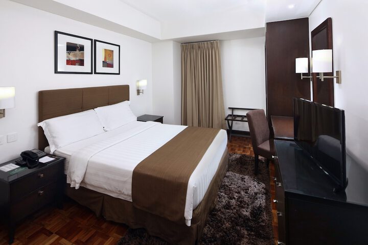 Room 12 of 84