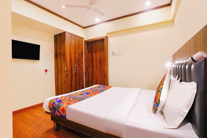 Room 17 of 40