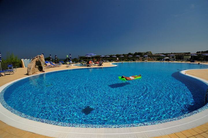 Pool 18 of 48