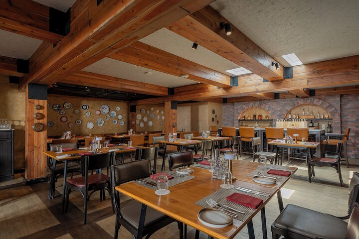 Dining 109 of 136