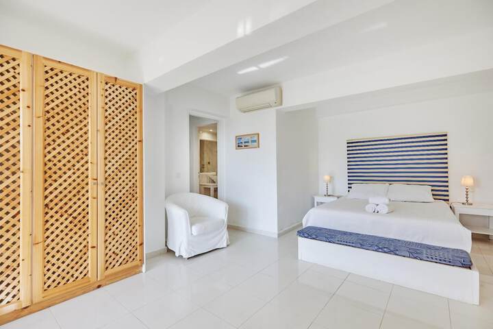 Room 14 of 60