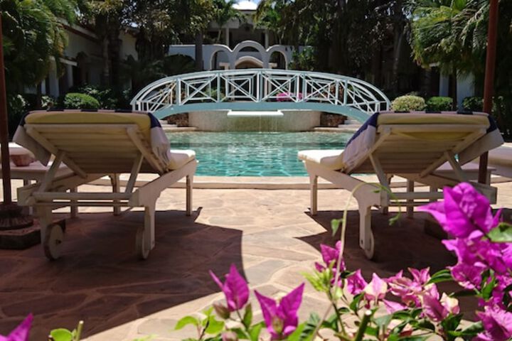 Pool 32 of 50