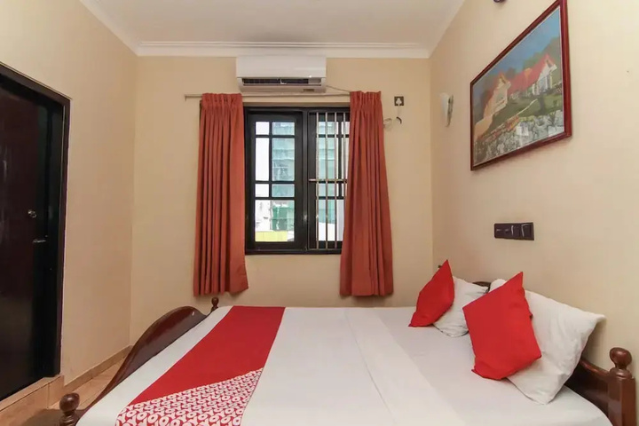 Room 6 of 8