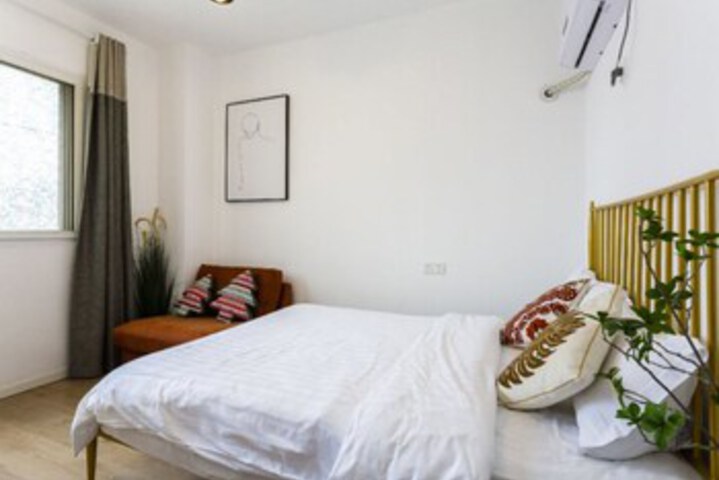 Room 12 of 17