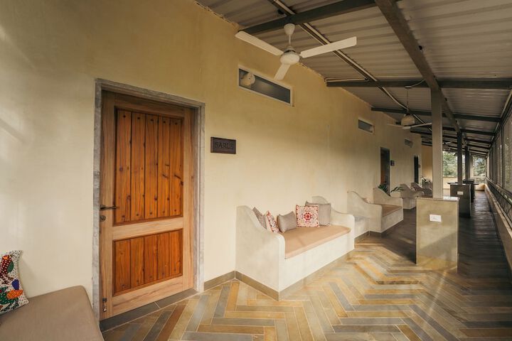 Lounge 135 of 207