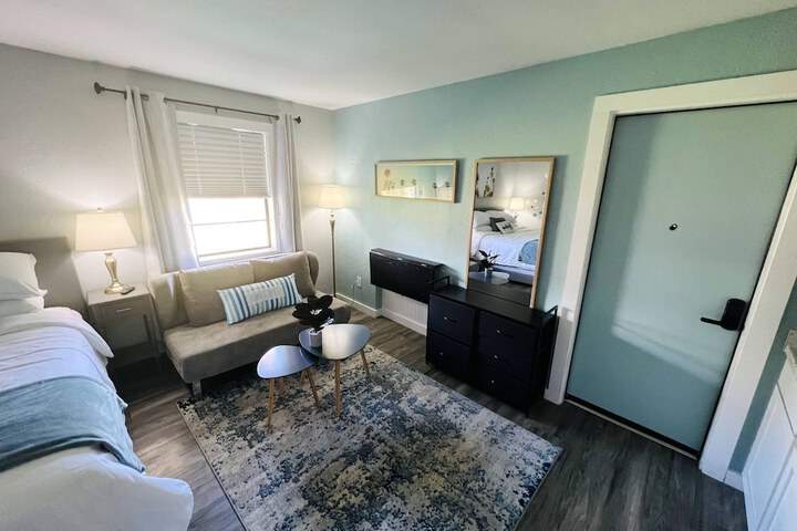 Room 11 of 100