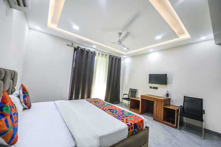 Room 14 of 28