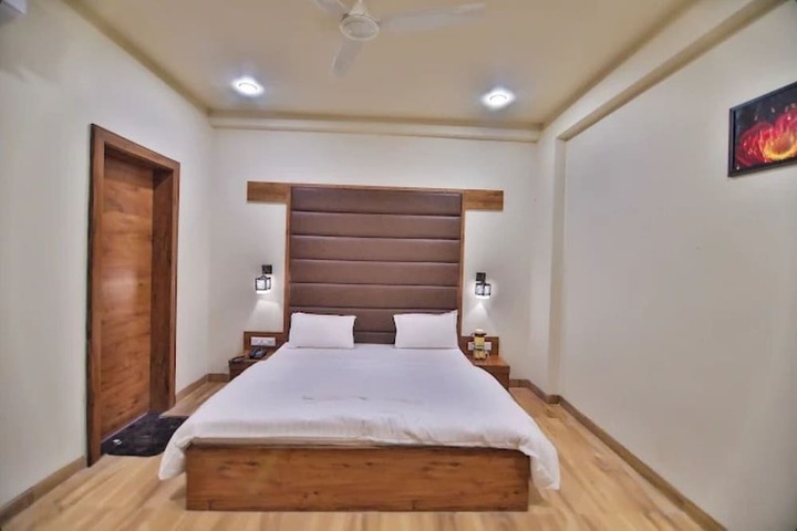Room 3 of 9