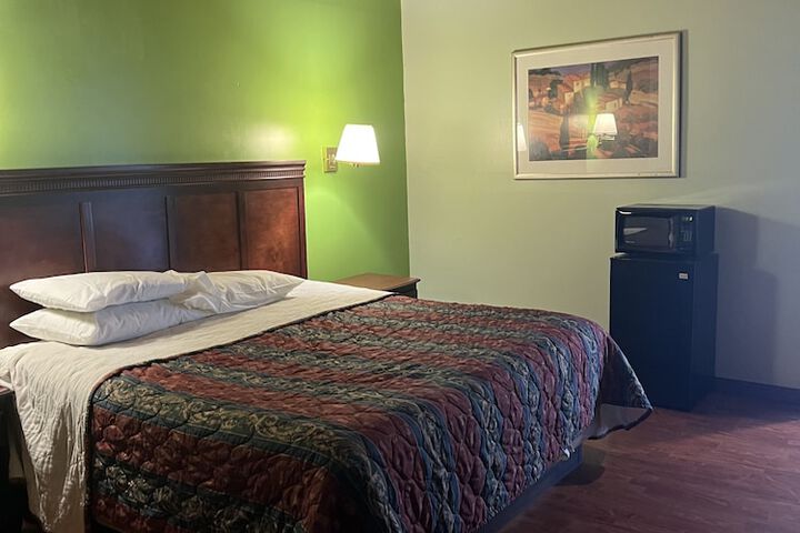 Room 9 of 17