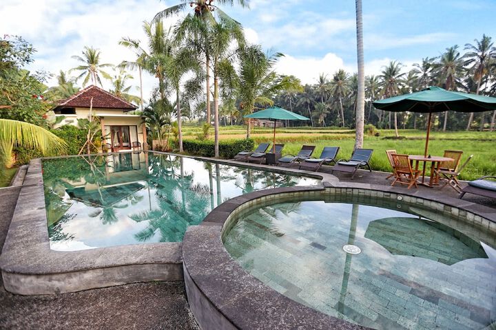 Hotel with Pool