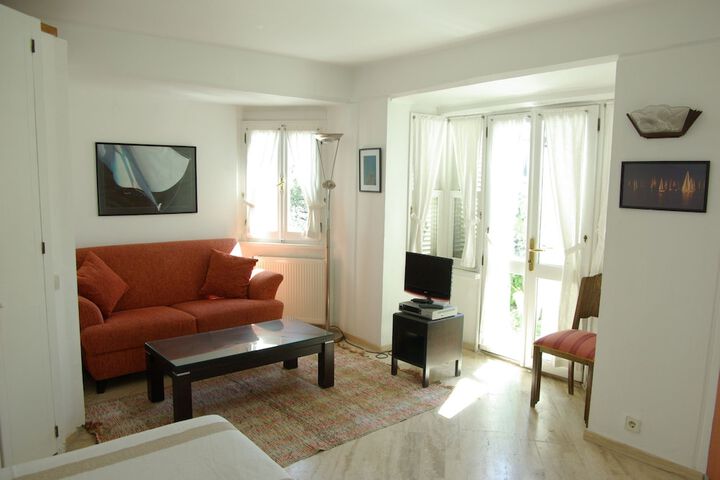 Room 9 of 26
