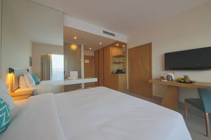 Room 8 of 39