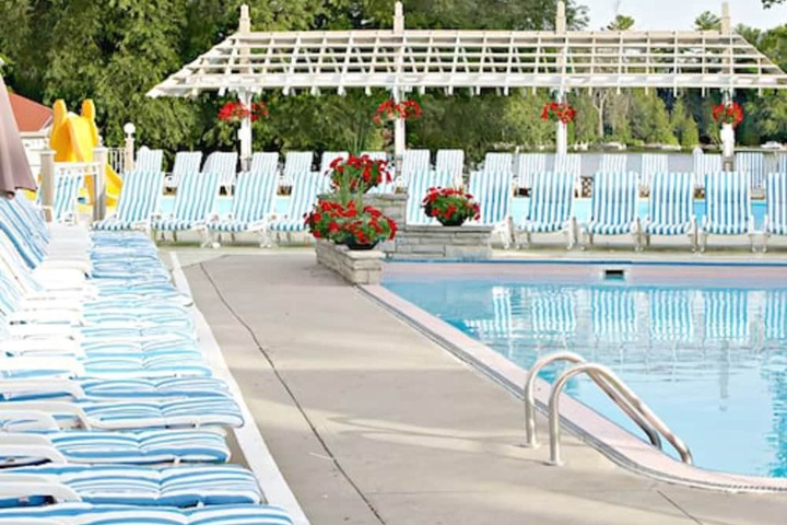 Pool 10 of 35