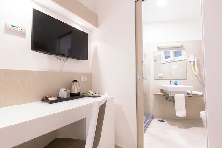 Room 62 of 175