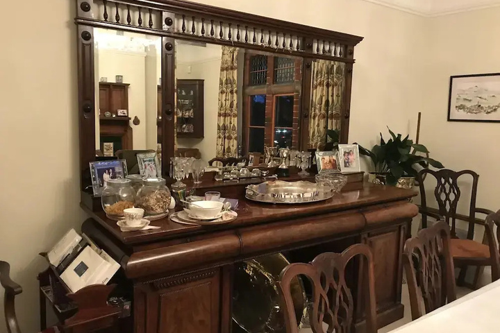Dining 16 of 18