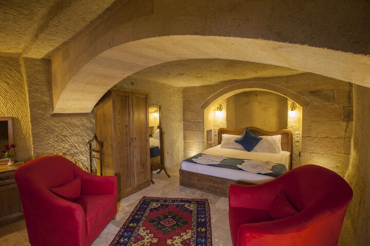 Room 10 of 83