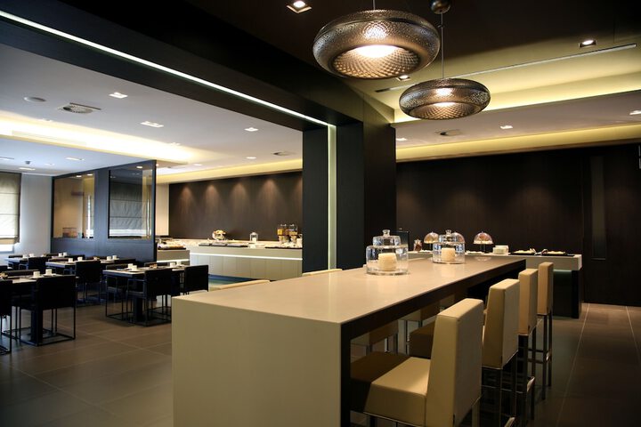 Dining 76 of 105