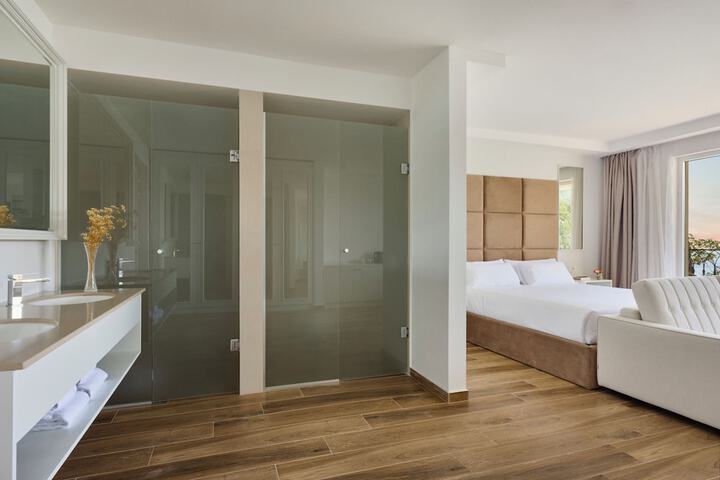 Room 35 of 60