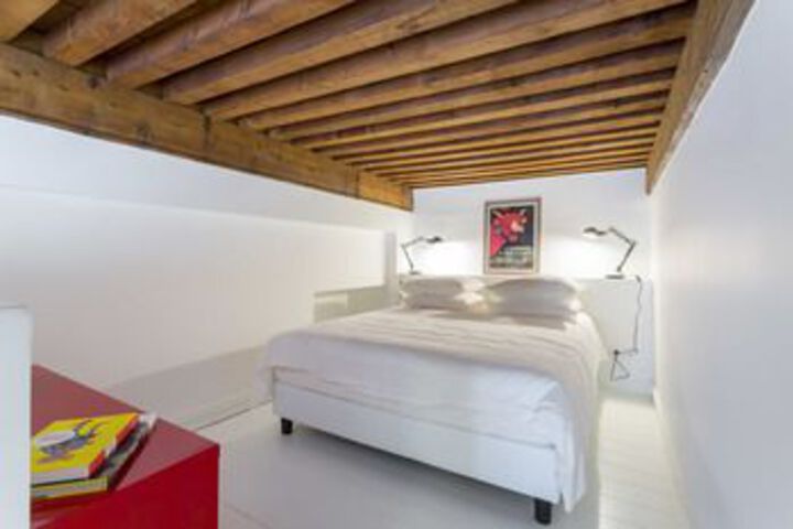 Room 9 of 17