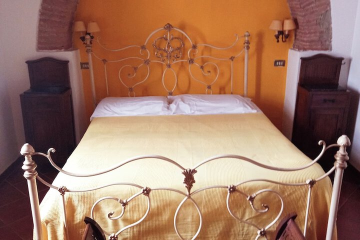 Room 8 of 80