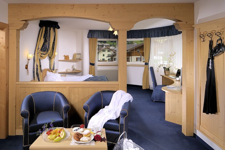 Room 4 of 39