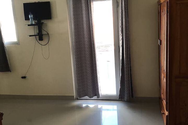 Room 4 of 23