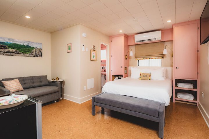 Room 31 of 102