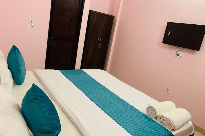 Room 8 of 14