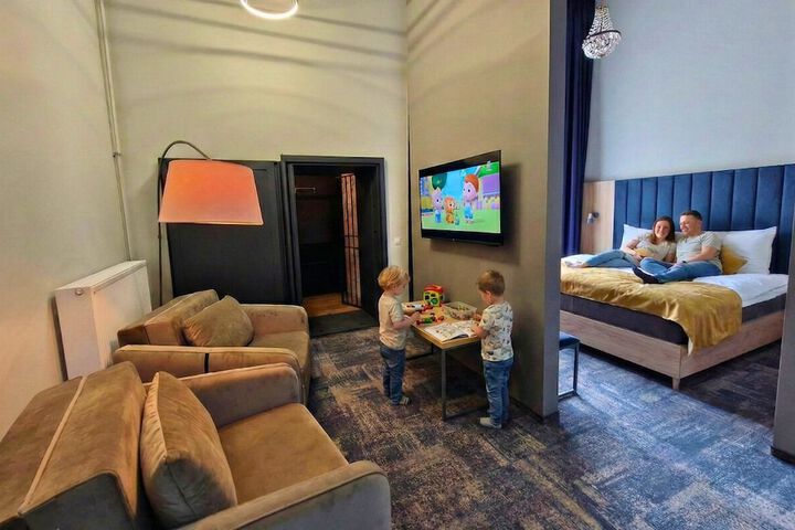 Room 22 of 48